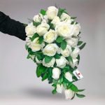 Buque de Noiva Cascata Com Rosas Brancas