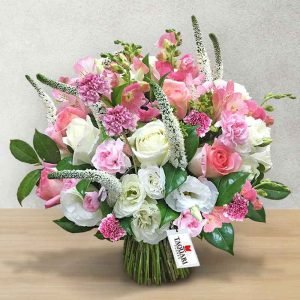 buque de noiva com flores brancas e cor de rosa