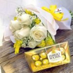 Buquê de Rosas Brancas 6 Rosas Ferrero